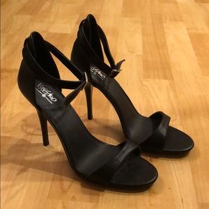 Mossimo Black Pumps {Size 9}